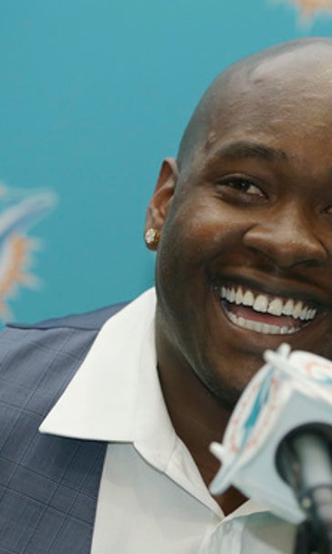 Tunsil signs rookie contract with Dolphins before minicamp